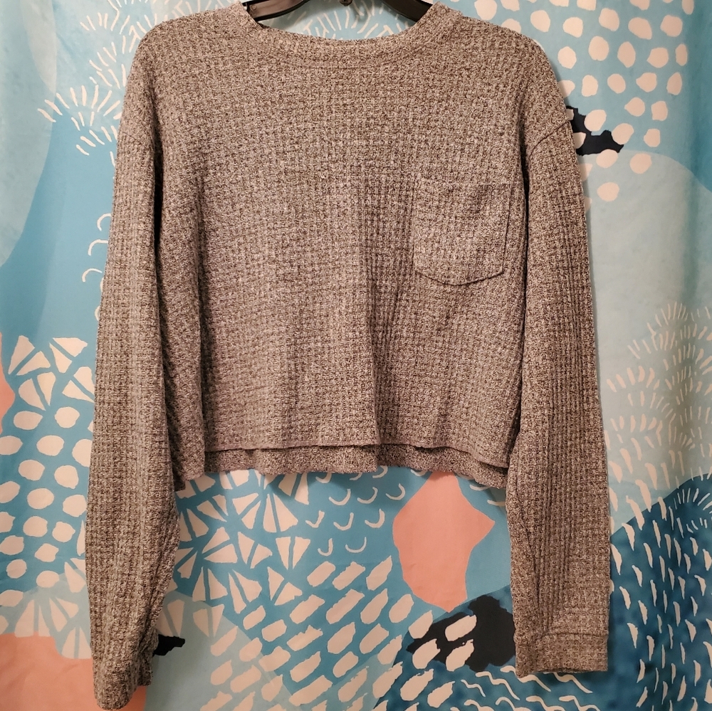 Cropped Long-sleeve Waffle Shirt in Gray with Pocket (M)